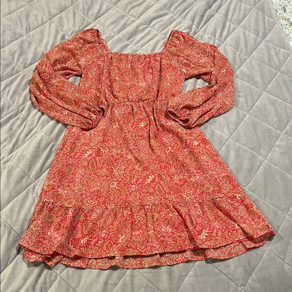 Banana Republic Floral Dress. Built-in slip. Elastic waist. Red, Tan & Cream.